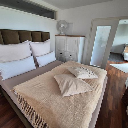 Apartamento "Myharbourfront", Luxurioeses Wohnen An Der Hafenmole Rostock Exterior foto